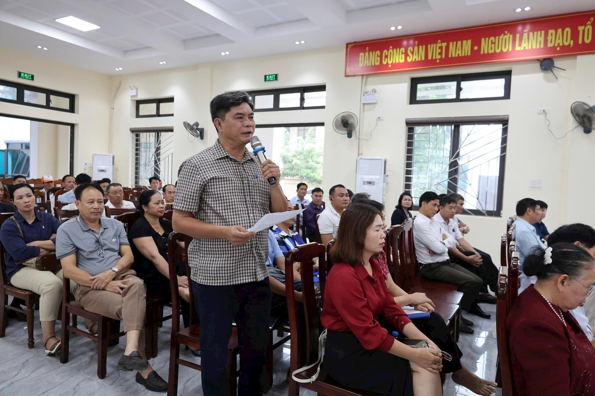 Lãnh đạo xã Xuân Mai đối thoại, lắng nghe ý kiến Nhân dân- Ảnh 3.