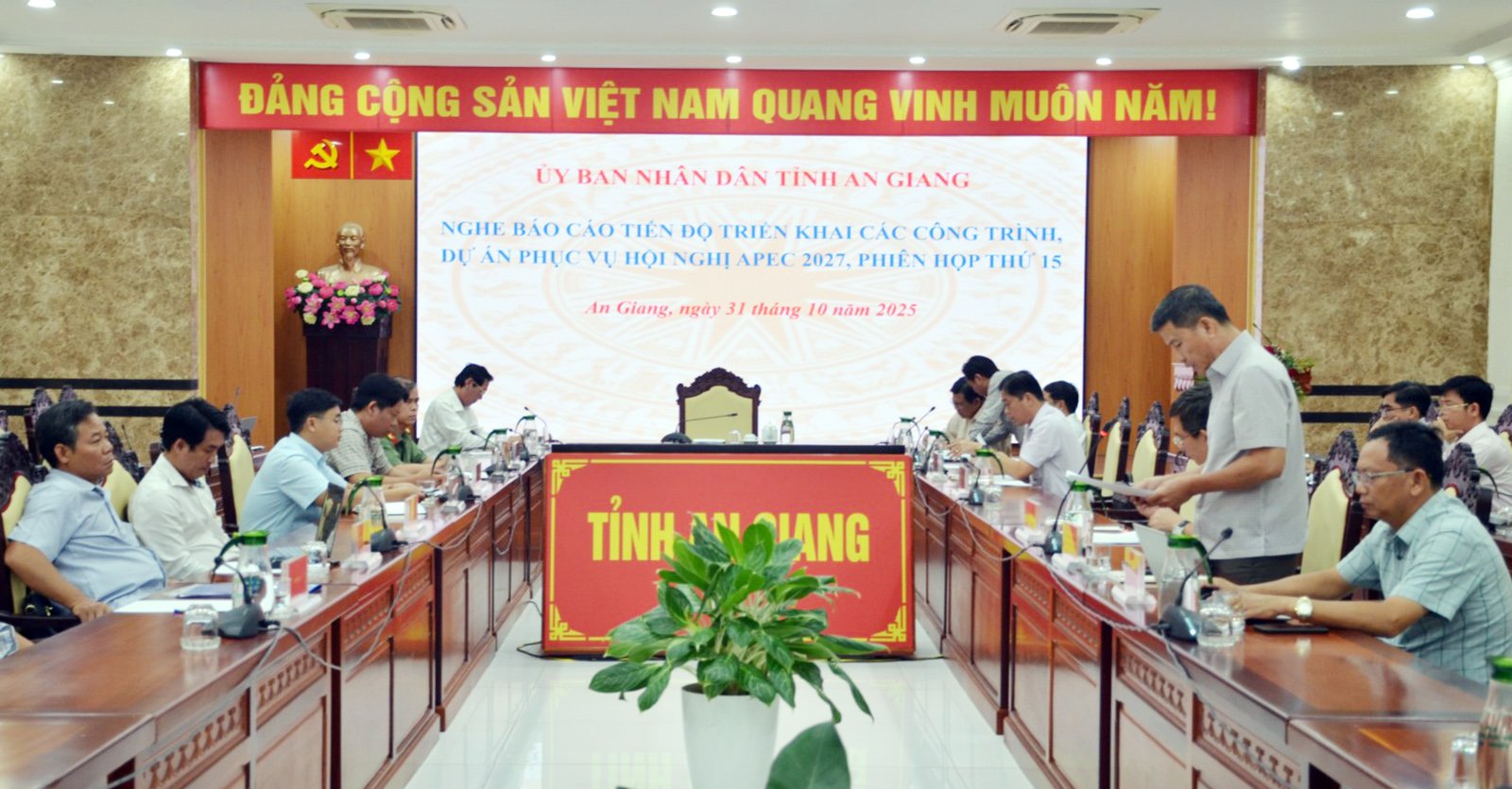 Le président du Comité populaire provincial a donné des directives concernant la gestion des travaux de l'APEC dans l'esprit du « canal vert ».