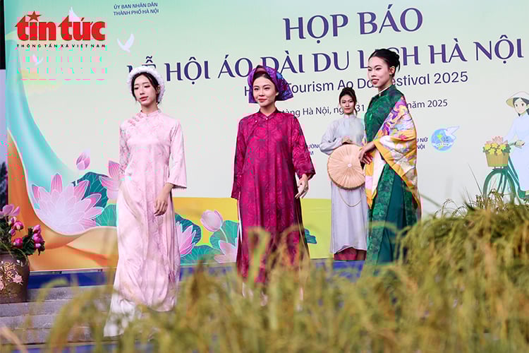 Hanoi Tourism Ao Dai Festival 2025 bidrar till att positionera bilden av huvudstaden som vänlig och attraktiv Chú thích ảnh