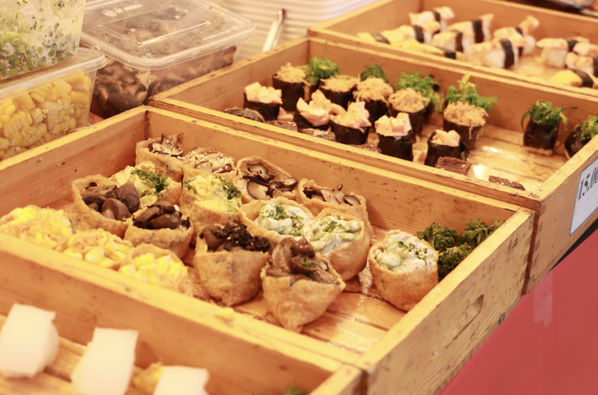 호치민시 채식 음식 축제 첫날: 수백 가지의 매력적인 '그림 같은' 요리 - 사진 10. Ngày đầu lễ hội ẩm thực chay ở TP.HCM: Hấp dẫn hàng trăm món 'đẹp như tranh'- Ảnh 10.