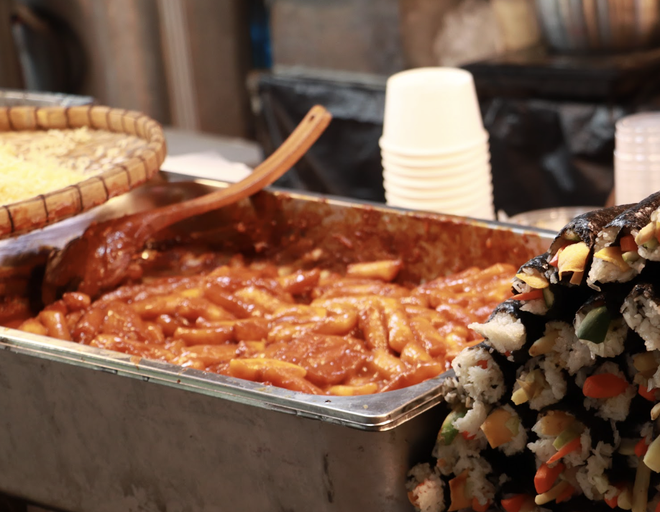 호치민시 채식 음식 축제 첫날: 수백 가지의 매력적인 '그림처럼 아름다운' 요리 - 사진 13. Ngày đầu lễ hội ẩm thực chay ở TP.HCM: Hấp dẫn hàng trăm món 'đẹp như tranh'- Ảnh 13.