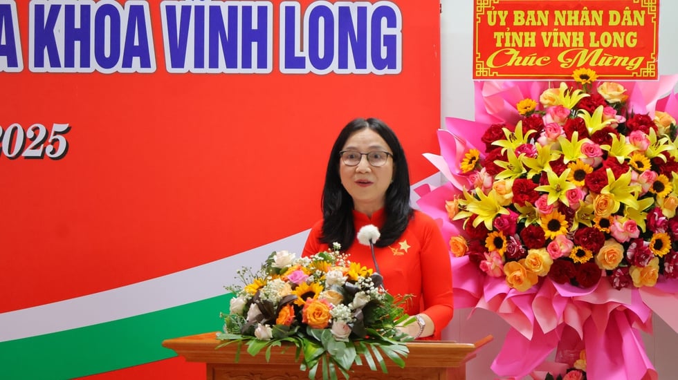 Вінь Лонг вводить в експлуатацію сучасну систему променевої терапії раку - Фото 1. Vĩnh Long đưa vào sử dụng hệ thống xạ trị ung thư hiện đại- Ảnh 1.