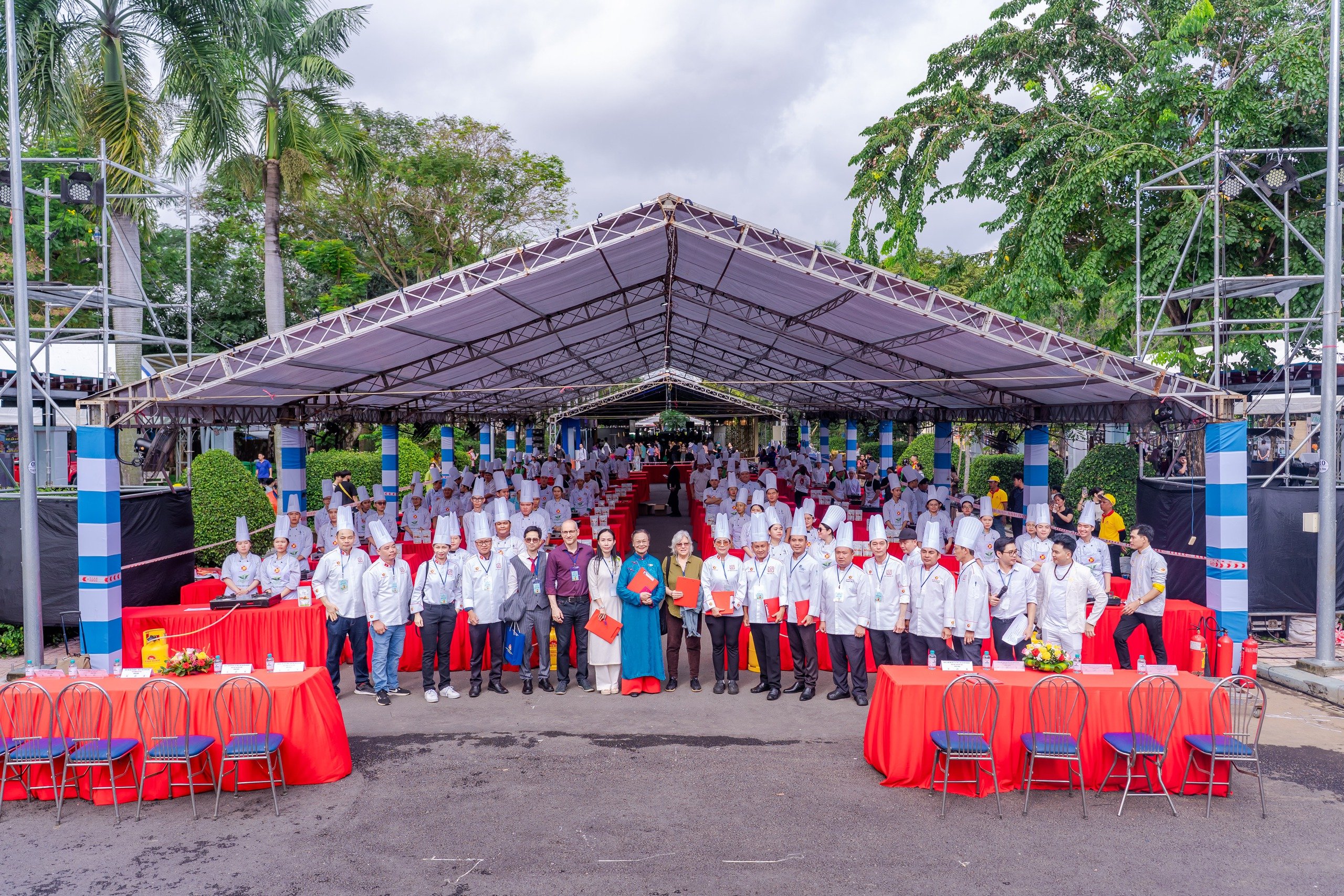 VIDEO: Lễ hội ẩm thực chay lớn nhất TP HCM trước giờ khai mạc có gì đặc sắc? - Ảnh 3.