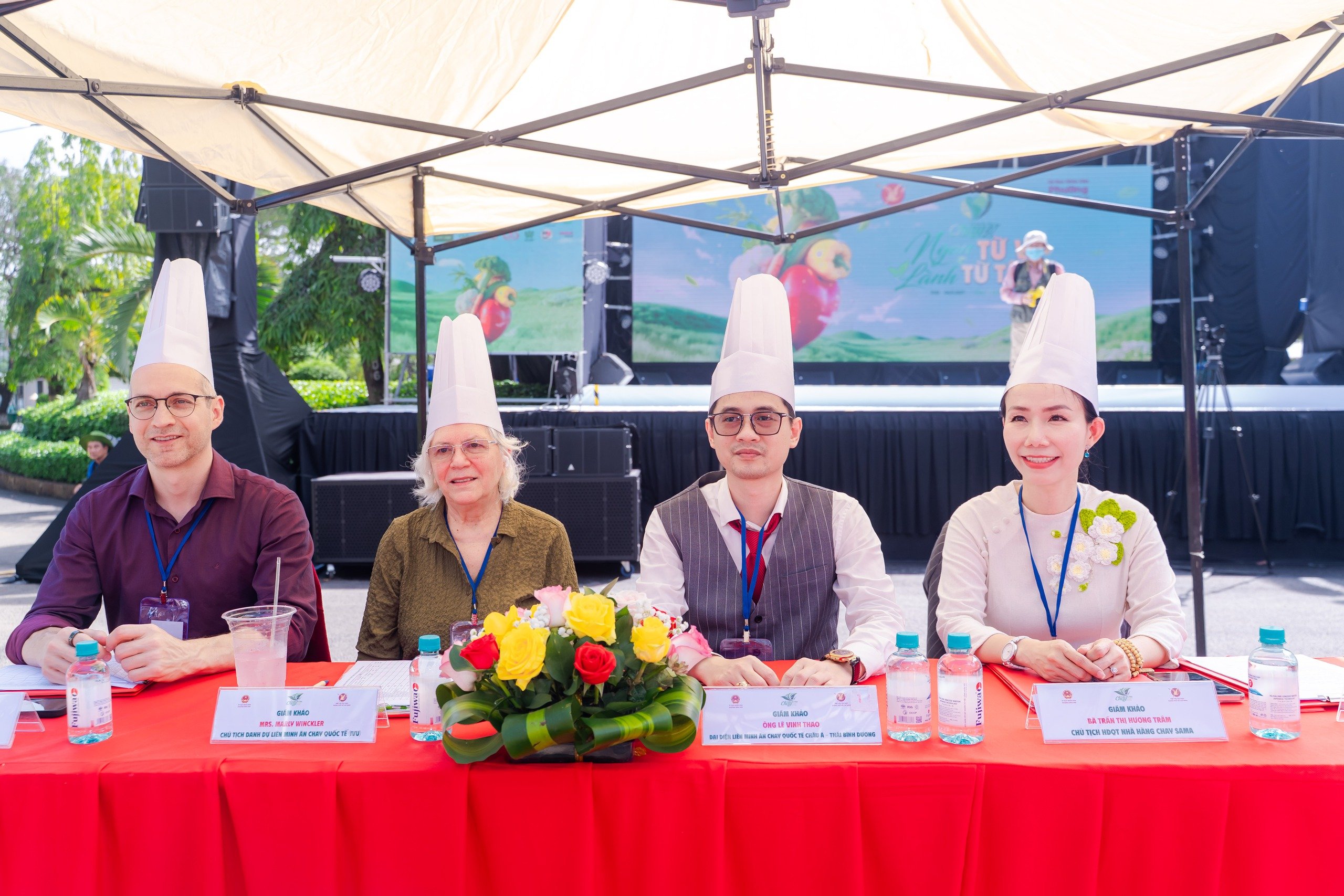 VIDEO: Lễ hội ẩm thực chay lớn nhất TP HCM trước giờ khai mạc có gì đặc sắc? - Ảnh 9.