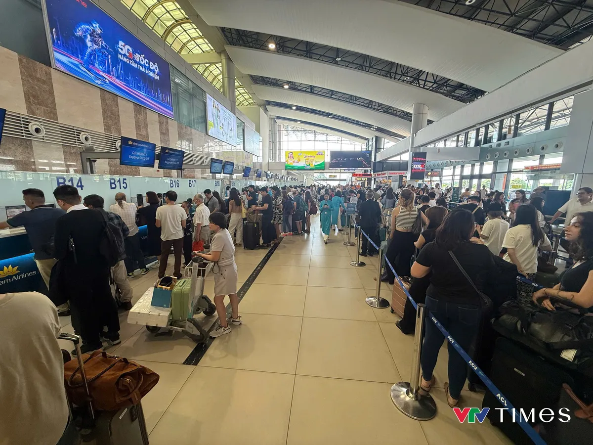 Gần 100 triệu lượt khách qua cảng hàng không trong 10 tháng - Ảnh 1.