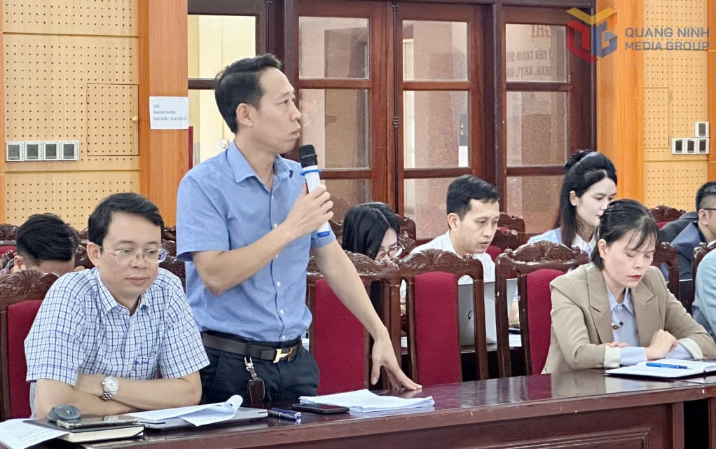 BHXH cơ sở Cẩm Phả phát biểu giải pháp công tác thu giai đoạn cuối năm 2025.