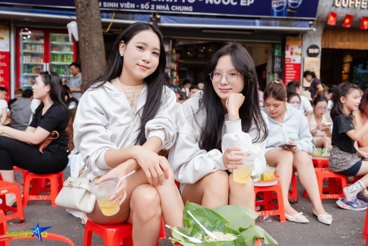 Citrontebutikerna runt katedralen är alltid fulla av kunder.