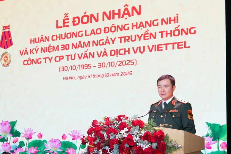 VTK mottog andra klassens arbetsmedalj - Foto 2. VTK đón nhân Huân chương Lao động hạng Nhì- Ảnh 2.