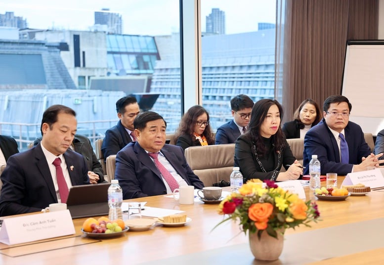 Het is noodzakelijk om een Vietnamees innovatienetwerk op te zetten in het Verenigd Koninkrijk en Ierland - Foto 2. Cần thiết thành lập Mạng lưới đổi mới sáng tạo của Việt Nam tại Anh và Ireland- Ảnh 2.