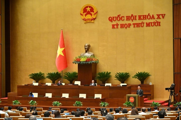 Överlämnande till nationalförsamlingen av tre lagförslag om digital transformation, högteknologi och tekniköverföring - Foto 3. Trình Quốc hội ba dự án luật về chuyển đổi số, công nghệ cao và chuyển giao công nghệ- Ảnh 3.