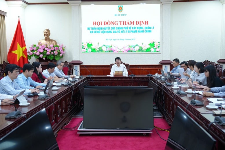 Utvärdering av resolutionen om inrättande och förvaltning av den nationella databasen för hantering av administrativa förseelser - Foto 2. Thẩm định Nghị quyết về xây dựng, quản lý Cơ sở dữ liệu quốc gia về xử lý vi phạm hành chính- Ảnh 2.