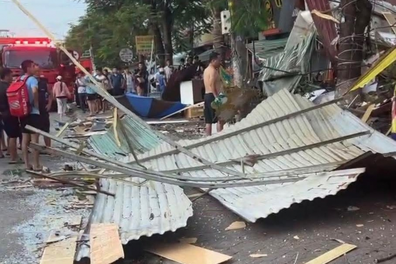 មនុស្ស​៣​នាក់​រង​របួស តូប​ជា​ច្រើន​បាន​រលំ​ដោយសារ​សង្ស័យ​ផ្ទុះ​ហ្គាស​-០