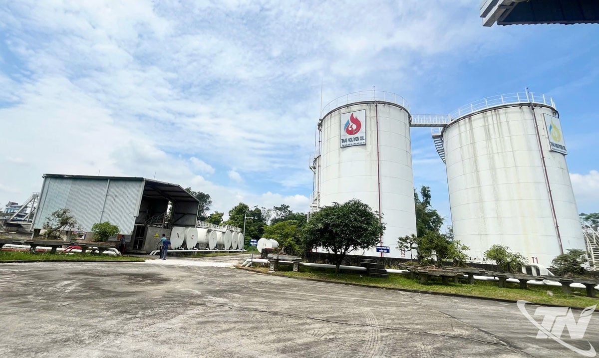 Überwachung der Chemikalien- und Erdölsicherheit im Hafen von Da Phuc (Thai Nguyen Petroleum Joint Stock Company).