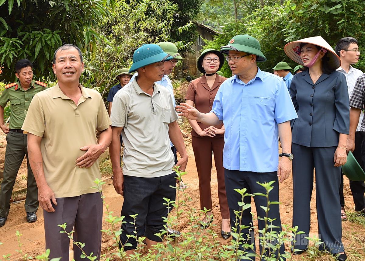 សមមិត្ត Nguyen Van Son អនុលេខាគណៈកម្មាធិការបក្សខេត្ត ប្រធានក្រុមប្រឹក្សាប្រជាជនខេត្ត បានពិភាក្សាជាមួយមន្ត្រីភូមិ Nga ។