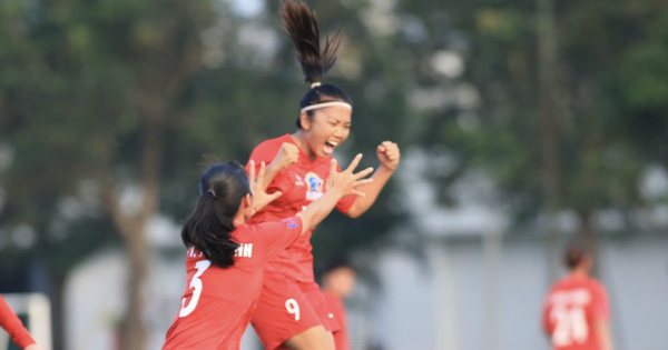 Huỳnh Như và đồng đội tiến gần kỷ lục mới