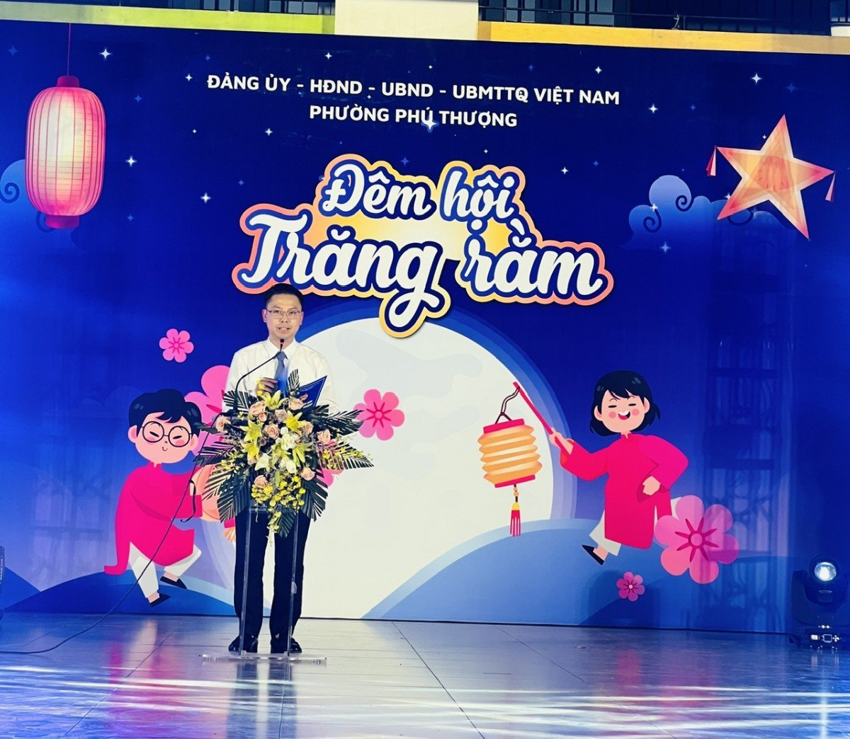 Rộn ràng đêm hội Trăng rằm “Phú Thượng tỏa sáng - Thiếu nhi vươn xa”- Ảnh 1.