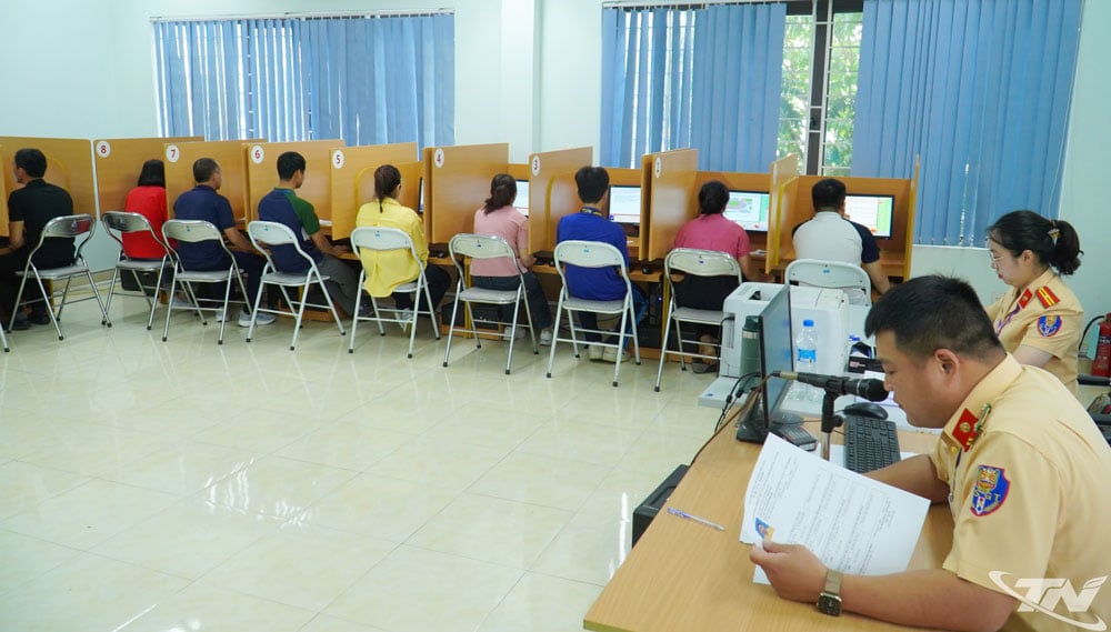 Candidates participate in the theoretical exam.