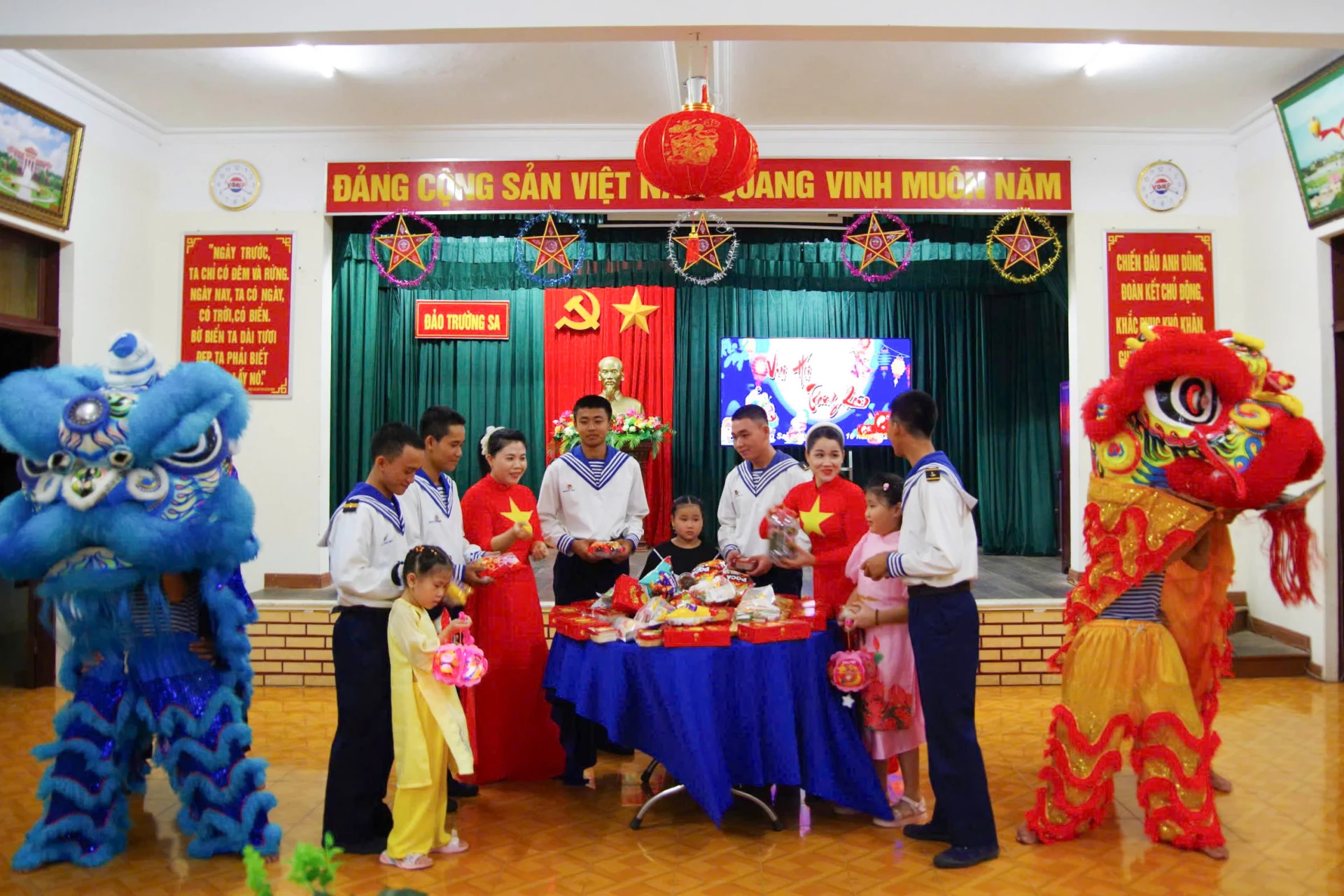 តោះបំបែកនំបុណ្យពាក់កណ្តាលរដូវស្លឹកឈើជ្រុះ។