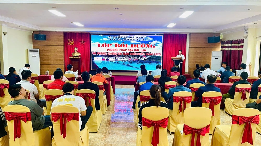Lai Chau បង្កើនជំនាញហែលទឹក និងមុជទឹក និងការពារគ្រោះថ្នាក់លង់ទឹក - រូបថត ១