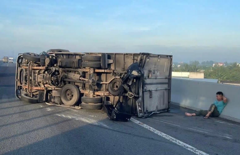 Truck overturned on highway after collision with ambulance -0