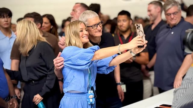 iPhone 17 khiến cả thế giới thay đổi cách chụp selfie- Ảnh 1.