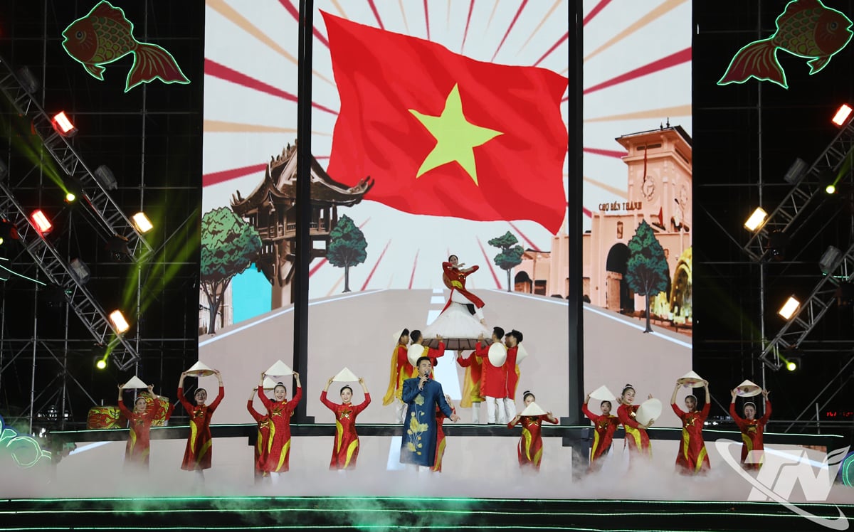 ការសម្តែងរាត្រីស្វាគមន៍។