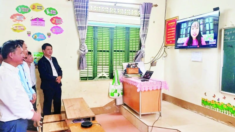 ថ្នាក់រៀនអនឡាញនៅសាលាបឋមសិក្សា Ca Thanh (ឃុំ Ca Thanh ខេត្ត Cao Bang) ជួយកែលម្អ និងលើកកំពស់គុណភាពបណ្តុះបណ្តាល។