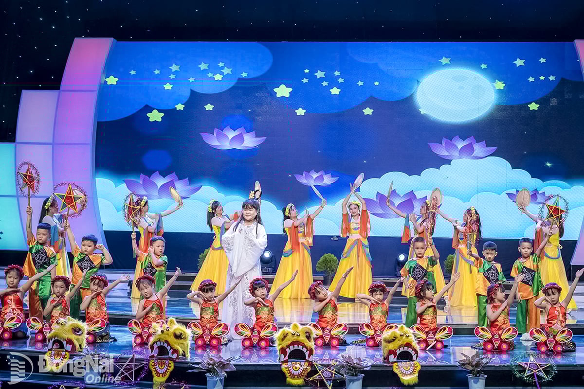 ドンナイ新聞・ラジオ・テレビ局で「満月祭を破る」をテーマにした番組。写真：ハン・ドゥン  