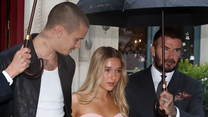 'Công chúa' nhà Beckham gây chú ý với diện mạo xinh đẹp tại Paris Fashion Week - Ảnh 1.