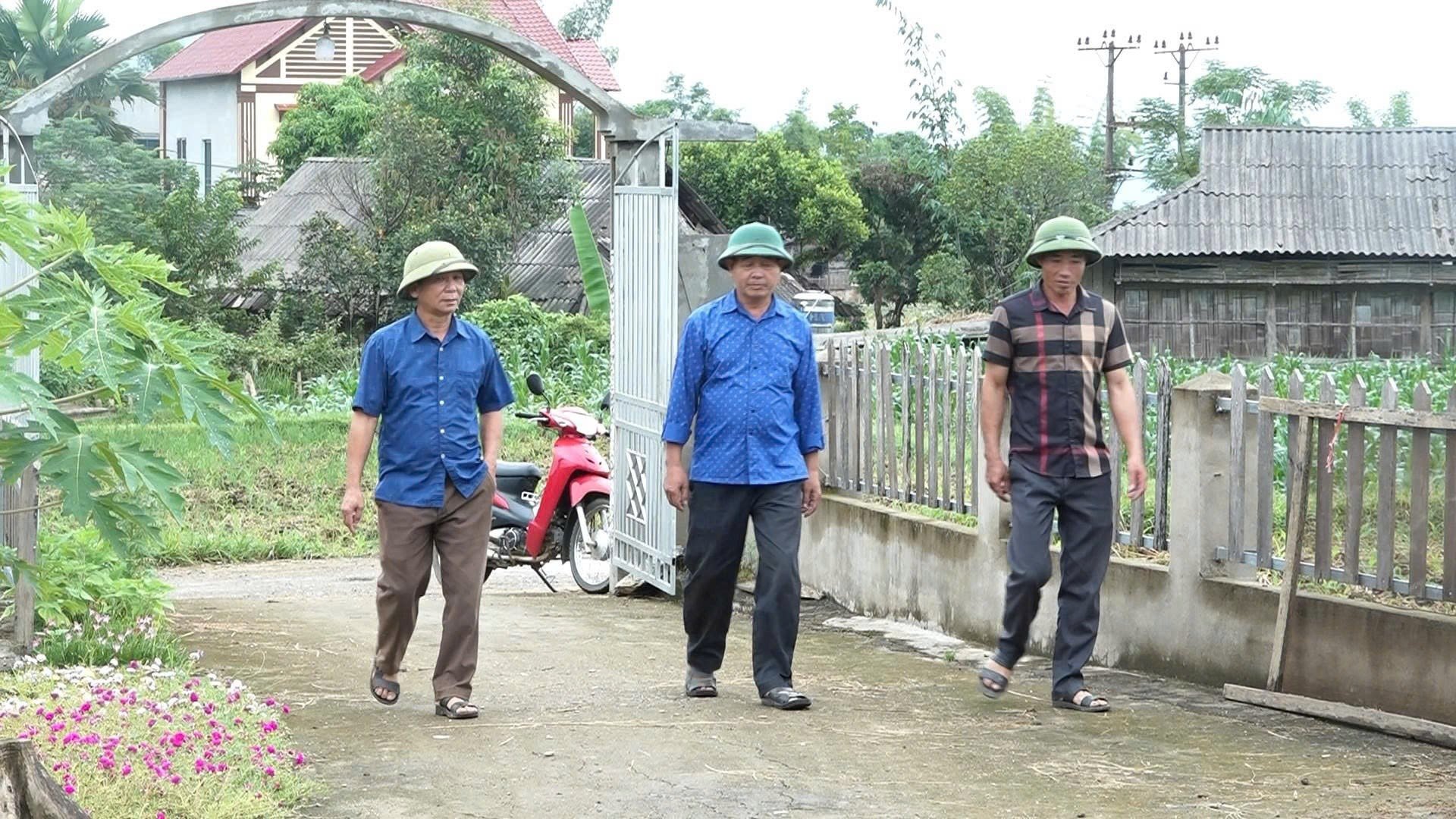 anh-hoang-van-on-ao-ke-ngang-dang-di-van-dong-nguoi-dan-lam-duong-gtnt.jpg