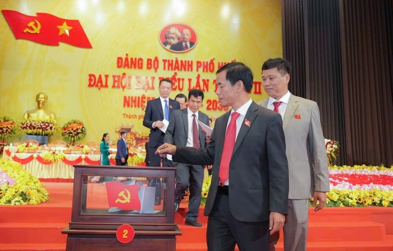 Ông Nguyễn Văn Phương được bầu giữ chức Bí thư Thành ủy Huế nhiệm kỳ 2025 - 2030- Ảnh 3.