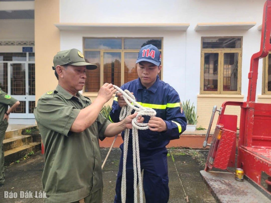 របៀបប្រើឧបករណ៍សង្គ្រោះ