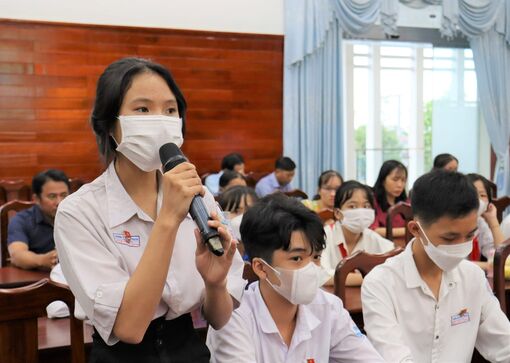 Cha mẹ cần trang bị kỹ năng mềm cho con gái