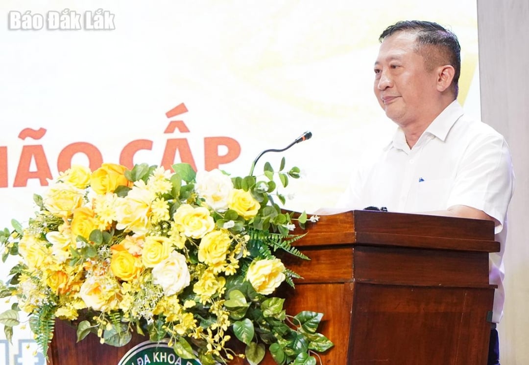 លោក​វេជ្ជបណ្ឌិត Pham Minh Huu អនុប្រធាន​មន្ទីរ​សុខាភិបាល​ខេត្ត​បាន​ថ្លែង​ក្នុង​សន្និសីទ។