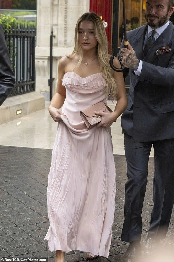 'Công chúa' nhà Beckham gây chú ý với diện mạo xinh đẹp tại Paris Fashion Week - Ảnh 3.