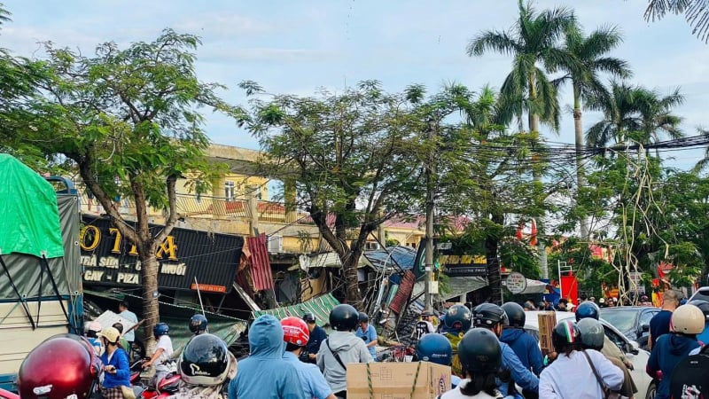 មនុស្ស​៣​នាក់​រង​របួស តូប​ជា​ច្រើន​បាន​រលំ​ដោយសារ​សង្ស័យ​ផ្ទុះ​ហ្គាស​-០