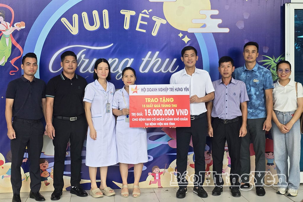 សមាគមសហគ្រិនវ័យក្មេងខេត្ត Hung Yen បានប្រគល់ថវិកាជានិមិត្តរូបដល់អ្នកជំងឺនៃមន្ទីរពេទ្យកុមារ Thai Binh ។
