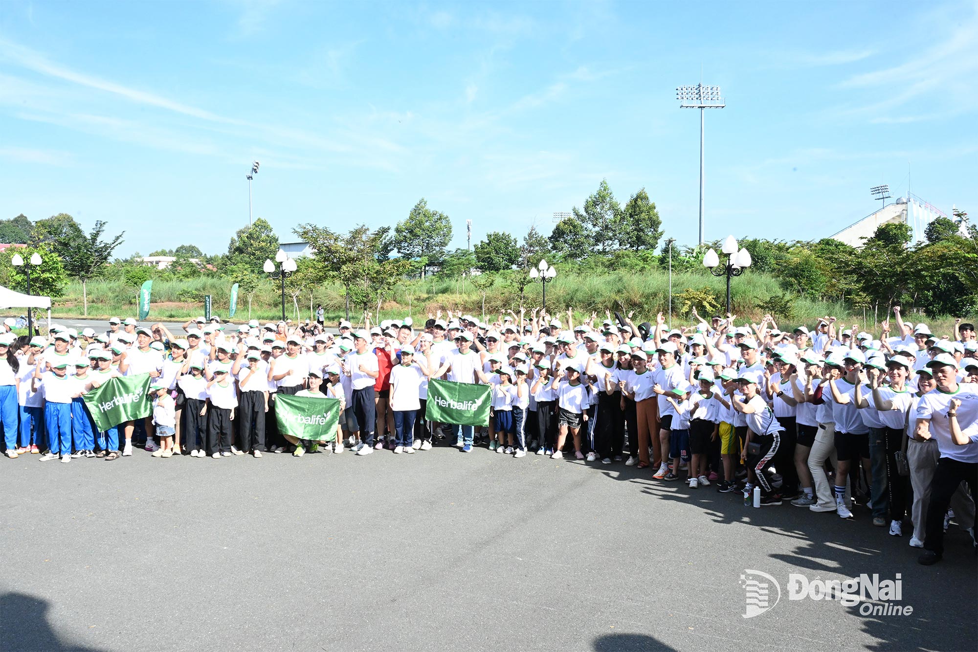Many people in Binh Phuoc ward and neighboring areas participated in the event. Photo: Nguyen Tan - Trung Quang