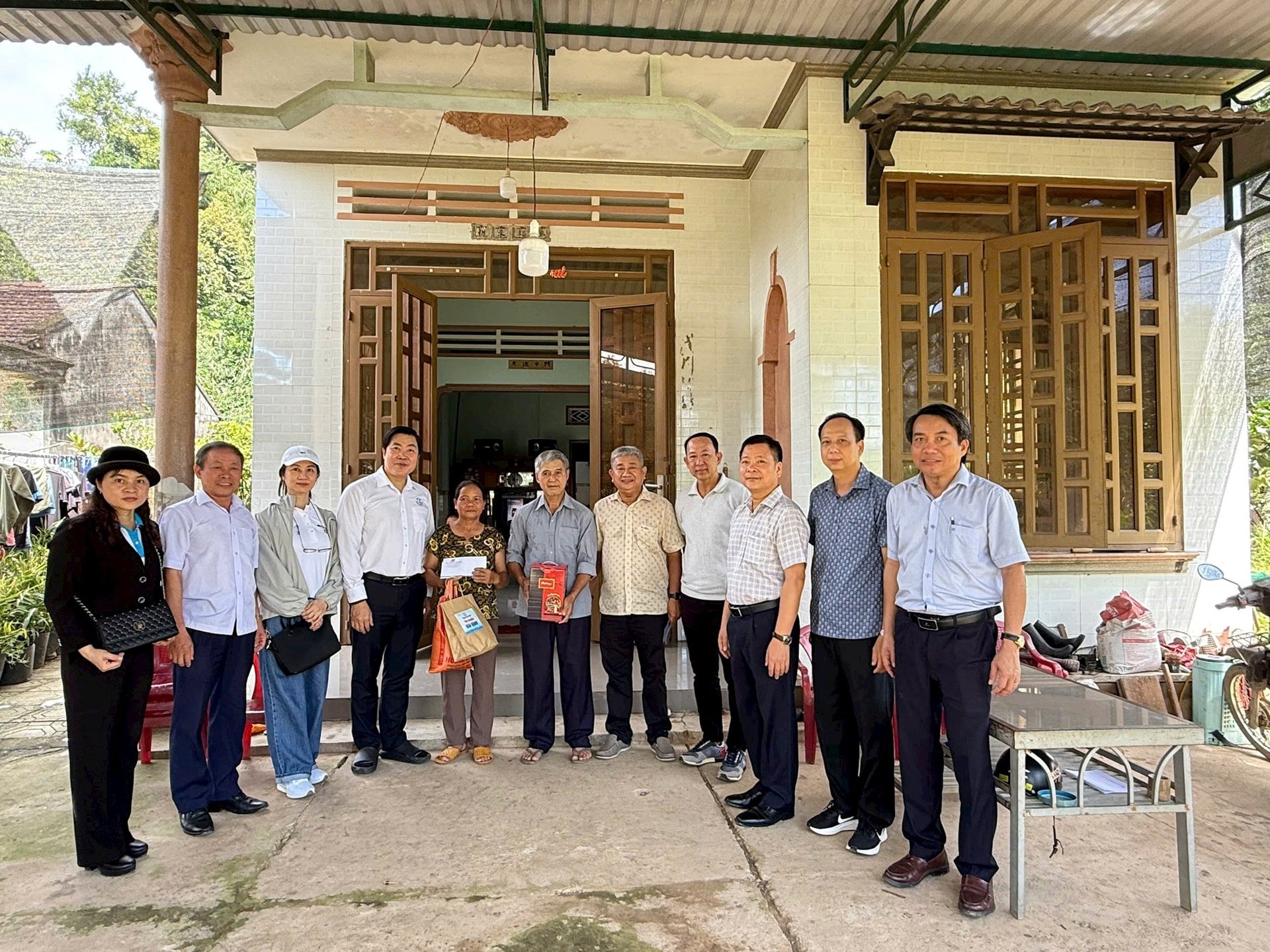 ផ្តល់អំណោយ ២