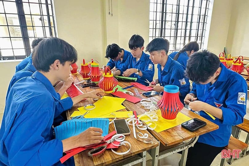 bqbht_br_doi-tinh-nguyen-uoc-mo-khong-xa-truong-thpt-nguyen-thi-minh-khai-xa-duc-tho-to-chuc-hoat-dong-lam-long-den-tang-cho-cac-em-nho-tren-dia-ban.jpg