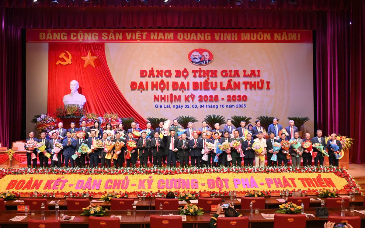 Các đại biểu tại phiên bế mạc Đại hội đại biểu Đảng bộ tỉnh Gia Lai.
