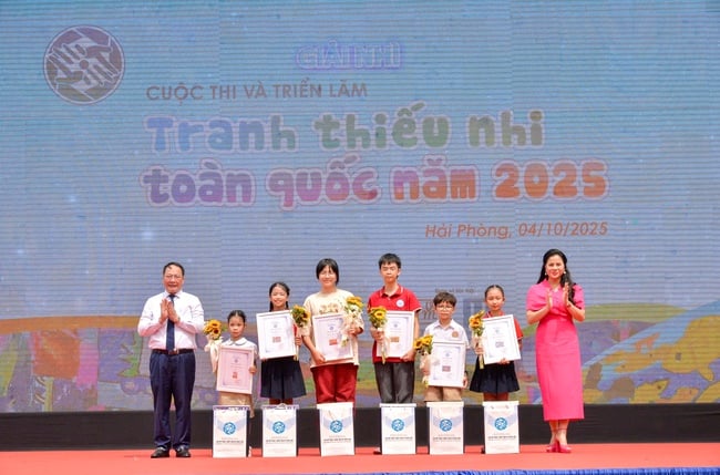 44 giải thưởng được trao tại Cuộc thi và Triển lãm Tranh Thiếu nhi Toàn quốc 2025 - Ảnh 3.