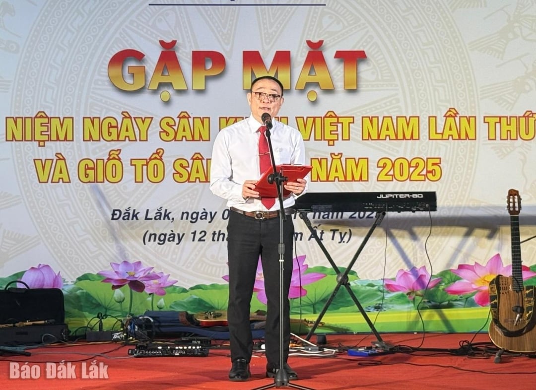លោក Huynh Tu Nhan នាយករងទទួលបន្ទុកផ្នែកតន្ត្រី និងរបាំប្រជាប្រិយ Sao Bien ថ្លែងក្នុងកិច្ចប្រជុំ។