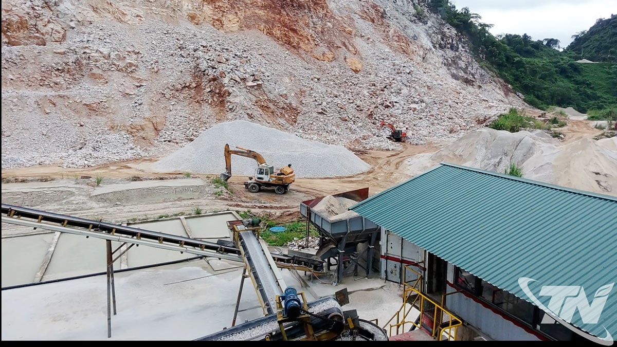 Hoang Nam Company Limited (Gemeinde Cho Don) kontrolliert den gesamten Prozess der Verwendung von Industriesprengstoffen streng, um Risiken zu minimieren und die Sicherheit in der Produktion zu gewährleisten.