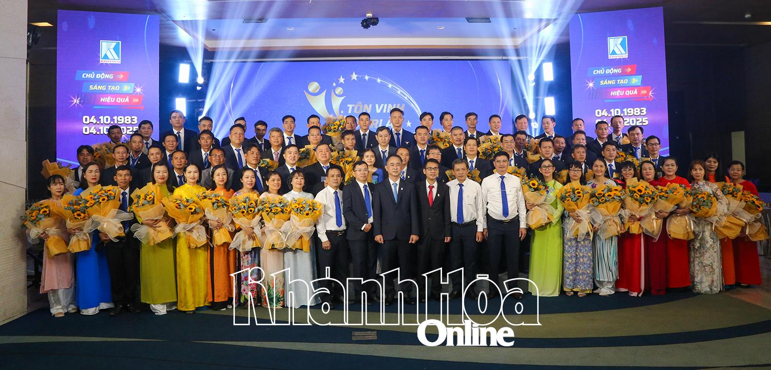បុគ្គលដែលទទួលបានផ្លាកសញ្ញា 20 ឆ្នាំ 