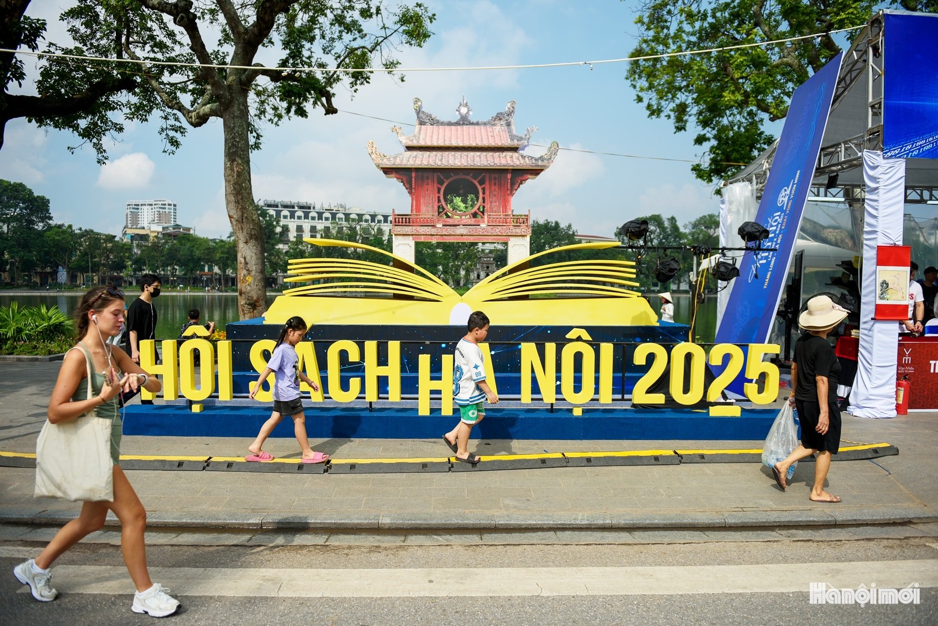 W_hnm-sach-02e.jpg