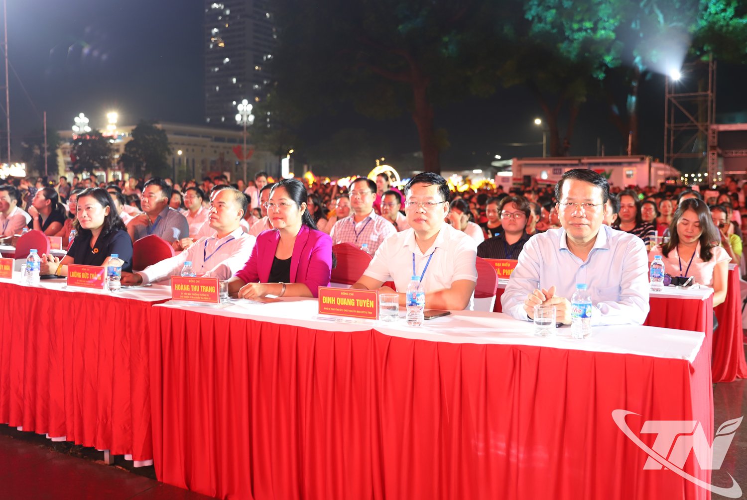 សមមិត្ត Dinh Quang Tuyen អនុលេខាគណៈកម្មាធិការបក្សខេត្ត ប្រធានគណៈកម្មាធិការរណសិរ្សមាតុភូមិវៀតណាមខេត្តបានចូលរួមកម្មវិធីនៅទីលាន Vo Nguyen Giap។