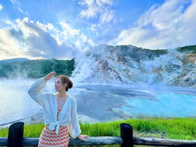 Diện đồ mùa thu 'chill' và tinh tế như MC Đan Lê - Ảnh 3.