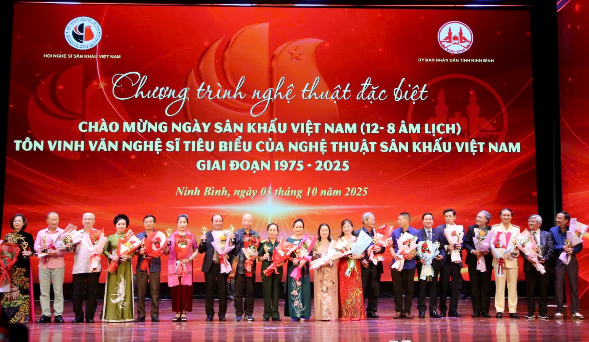 tong-honor-the-artists-of-san-khau-2.jpeg