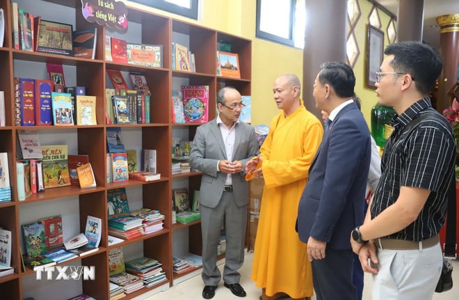 ttxvn-tu-sach-tieng-viet-vientiane-1.jpg